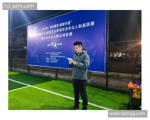 与足球明星亲密合影的瞬间记录我的足球梦想与热情