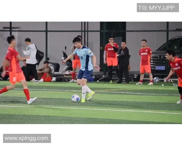 众星齐聚观看足球明星精彩瞬间视频引发热议