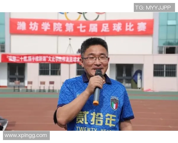 在足球楼顶上畅谈梦想与激情的青春岁月 在足球楼顶上畅谈梦想与激情的青春岁月