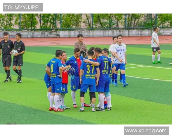 当绿茵场上的爱情邂逅梦想与激情的交织时