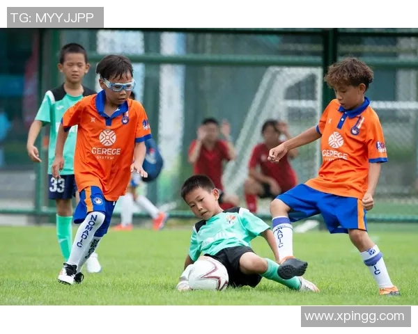联足球俱乐部携手共进打造足球梦想助力青少年成长与发展