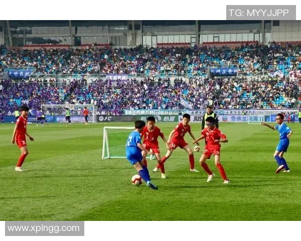 足球小琪的成长之路:从青涩小将到绿茵场上的闪耀明星 足球小琪的成长之路:从青涩小将到绿茵场上的闪耀明星