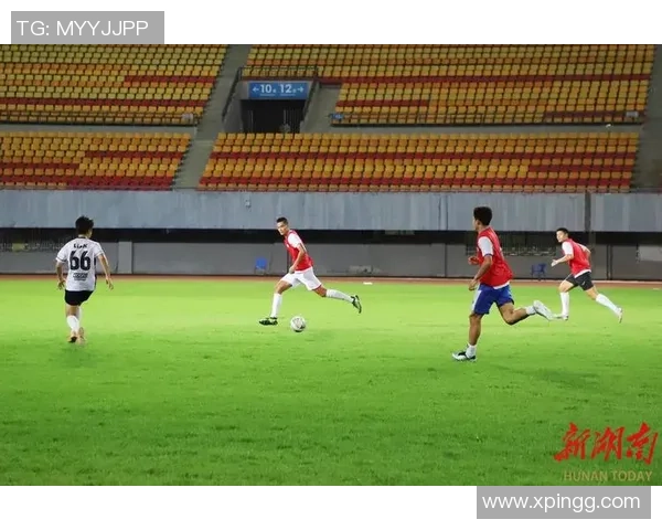 足球震撼图展现激情与梦想的碰撞引发全球热潮与关注 足球震撼图展现激情与梦想的碰撞引发全球热潮与关注